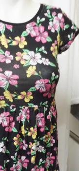 Kurzarmkleid Gr. 134/140 von YFK (4184)